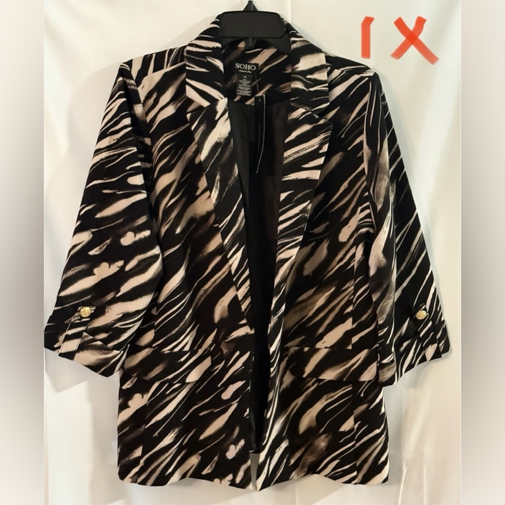Soho Women's Bold Black and White Patterned Blazer